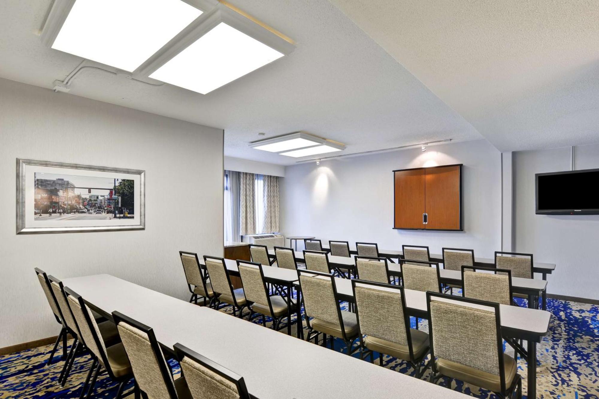 Hampton Inn Memphis Poplar Exterior photo